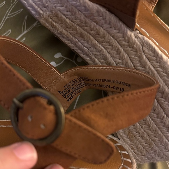 Universal Thread Women's Brown Espadrilles - Picture 6 of 6